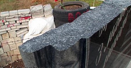 В Одесской области снесли памятник «Небесной сотне» В Одесской области снесли памятник «Небесной сотне»