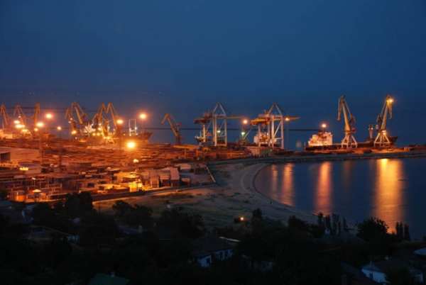 Хунта эвакуирует Мариупольский порт в Бердянск Хунта эвакуирует Мариупольский порт в Бердянск