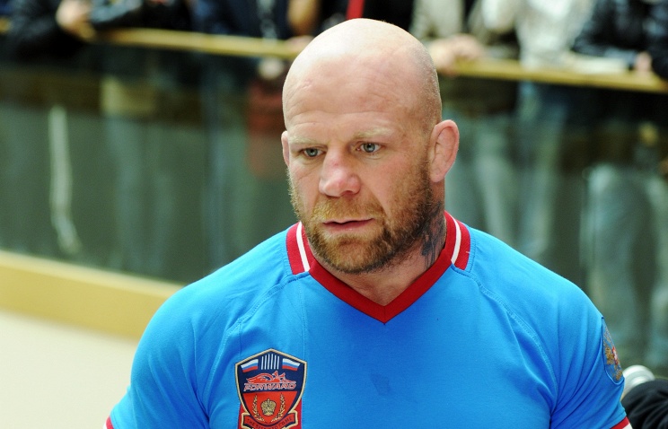 Американский боец Джефф Монсон отправит деньги в помощь жителям Донбасса Американский боец Джефф Монсон отправит деньги в помощь жителям Донбасса