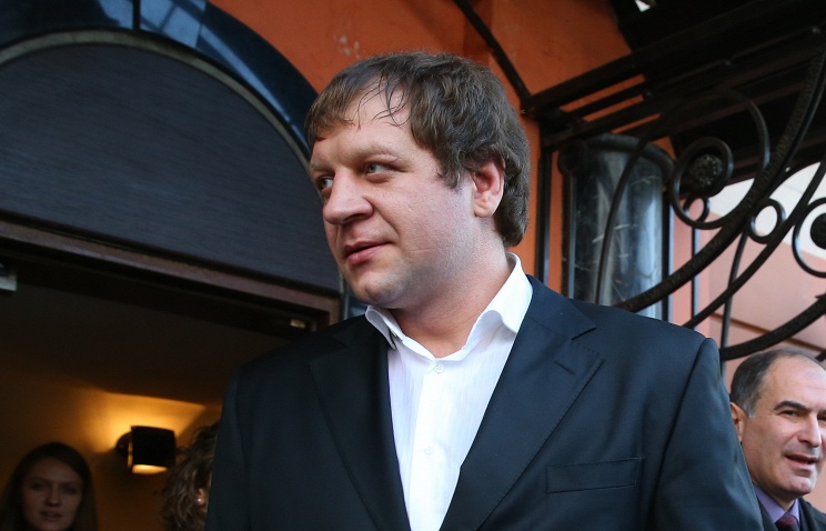 Американский боец Джефф Монсон отправит деньги в помощь жителям Донбасса Американский боец Джефф Монсон отправит деньги в помощь жителям Донбасса