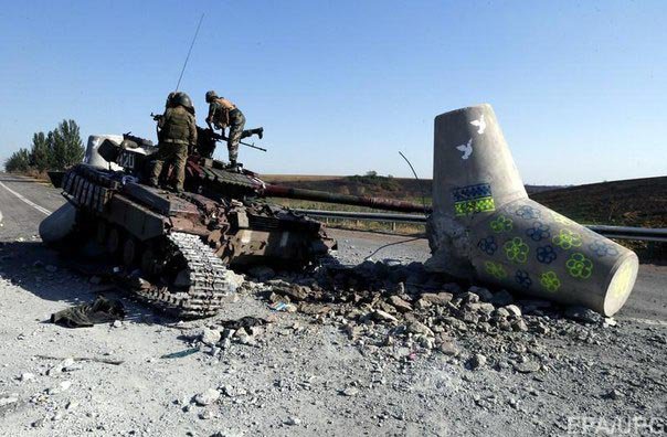 Война и мир: еж-пацифист разломил танк карателей пополам Война и мир: еж-пацифист разломил танк карателей пополам