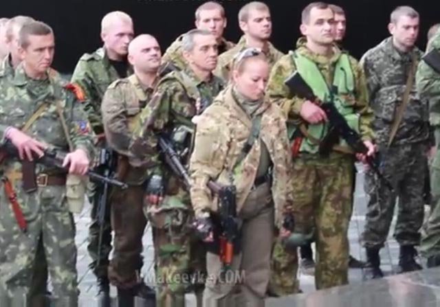 Казаки во главе с женщиной командиром Казаки во главе с женщиной командиром