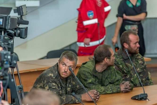 Освобожденный из плена украинский боец - сыну: «Не вздумай у меня на войну идти»