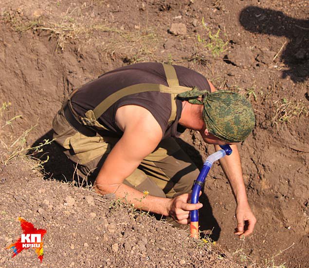Ополченцев закапывают заживо. Добровольно Ополченцев закапывают заживо. Добровольно