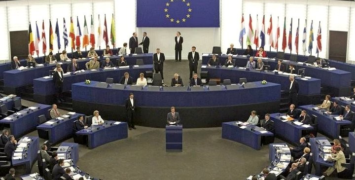 Европе нужно вводить санкции не против России, а против США Европе нужно вводить санкции не против России, а против США