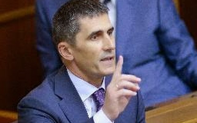 Генпрокурор Украины: под Иловайском погибло минимум 200 украинских военнослужащих. Одесский врач: мы только раненых оттуда вывезли не меньше 700 Генпрокурор Украины: под Иловайском погибло минимум 200 украинских военнослужащих. Одесский врач: мы только раненых оттуда вывезли не меньше 700