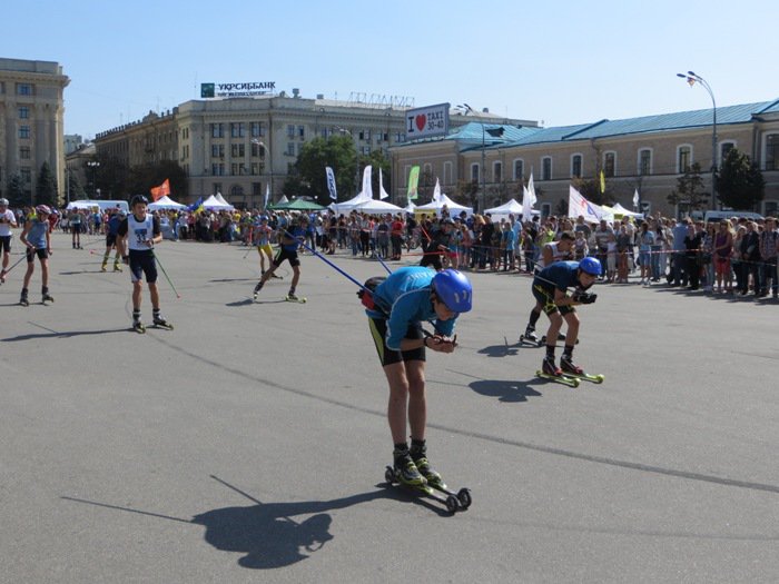 На площади Свободы проходит грандиозная ярмарка спорта (ФОТО) На площади Свободы проходит грандиозная ярмарка спорта (ФОТО)