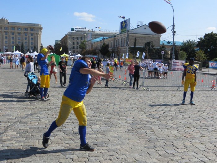 На площади Свободы проходит грандиозная ярмарка спорта (ФОТО) На площади Свободы проходит грандиозная ярмарка спорта (ФОТО)