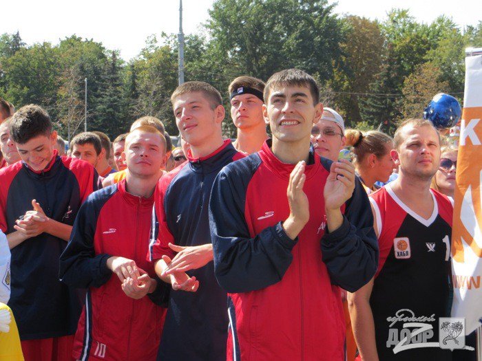 На площади Свободы проходит грандиозная ярмарка спорта (ФОТО) На площади Свободы проходит грандиозная ярмарка спорта (ФОТО)