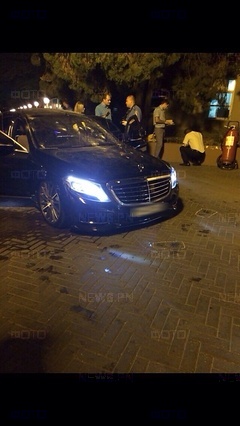 В Одессе неизвестные расстреляли два автомобиля В Одессе неизвестные расстреляли два автомобиля