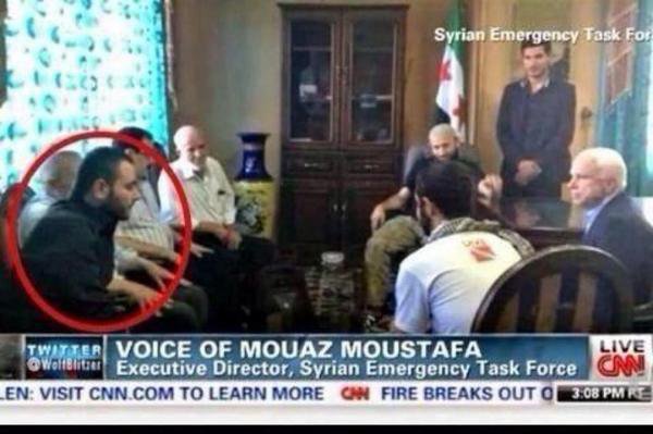 Внезапно: сенатор Маккейн и лидеры ИГИЛ в одном кадре Внезапно: сенатор Маккейн и лидеры ИГИЛ в одном кадре