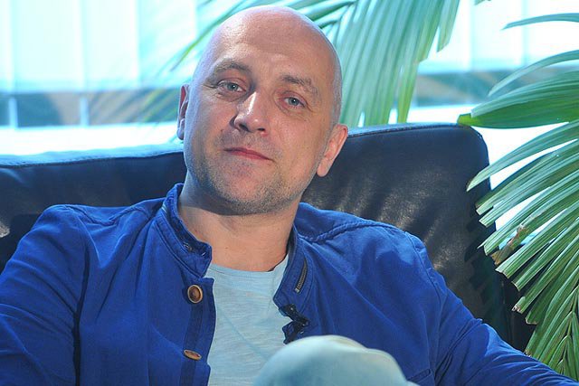 Захар Прилепин из Новороссии: здесь бродячие псы, «мирные» бомбежки и чеченцы в аэропорту Захар Прилепин из Новороссии: здесь бродячие псы, «мирные» бомбежки и чеченцы в аэропорту