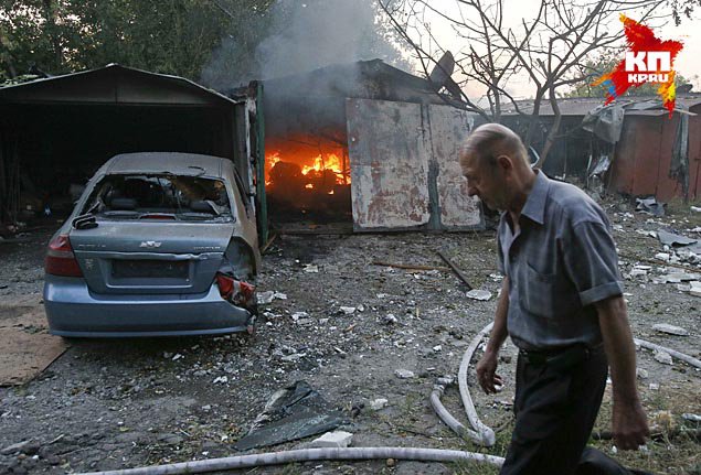 Захар Прилепин из Новороссии: здесь бродячие псы, «мирные» бомбежки и чеченцы в аэропорту Захар Прилепин из Новороссии: здесь бродячие псы, «мирные» бомбежки и чеченцы в аэропорту