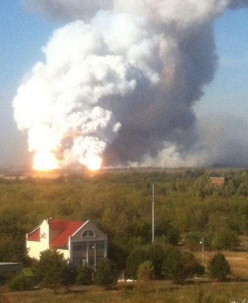 Мощные взрывы прогремели в Донецке (Видео) Мощные взрывы прогремели в Донецке (Видео)