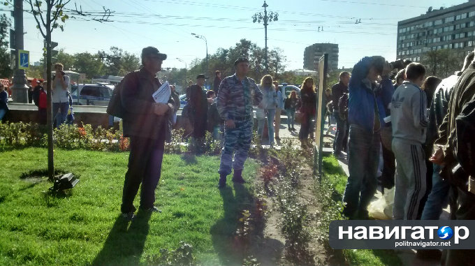 Полиция вытесняет сторонников Новороссии с марша либералов Полиция вытесняет сторонников Новороссии с марша либералов