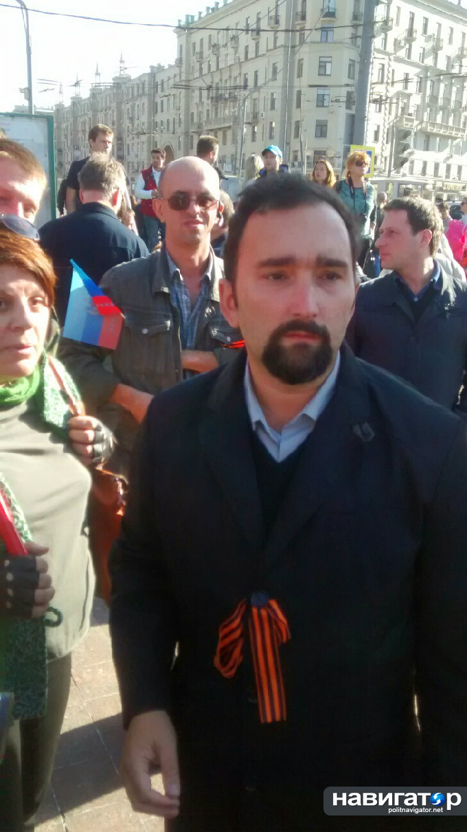 Полиция вытесняет сторонников Новороссии с марша либералов Полиция вытесняет сторонников Новороссии с марша либералов