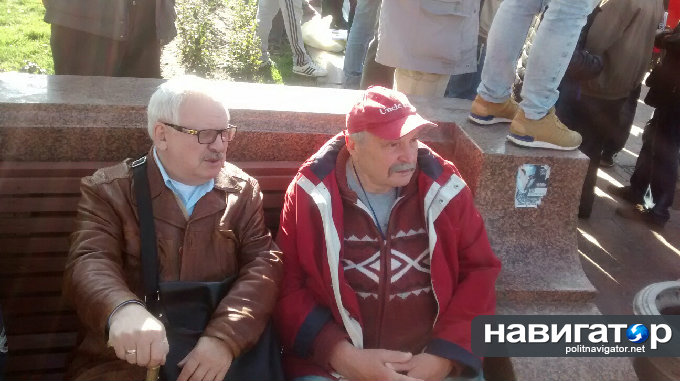 Полиция вытесняет сторонников Новороссии с марша либералов Полиция вытесняет сторонников Новороссии с марша либералов