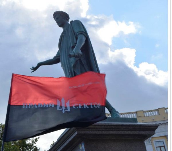 Одесский Евромайдан агитировал за «мир» с криками «смерть врагам» Одесский Евромайдан агитировал за «мир» с криками «смерть врагам»