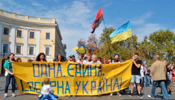 Одесский Евромайдан агитировал за «мир» с криками «смерть врагам» Одесский Евромайдан агитировал за «мир» с криками «смерть врагам»