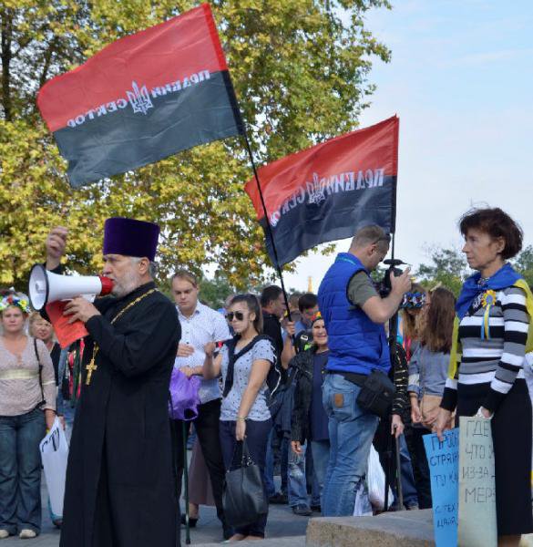 Одесский Евромайдан агитировал за «мир» с криками «смерть врагам» Одесский Евромайдан агитировал за «мир» с криками «смерть врагам»