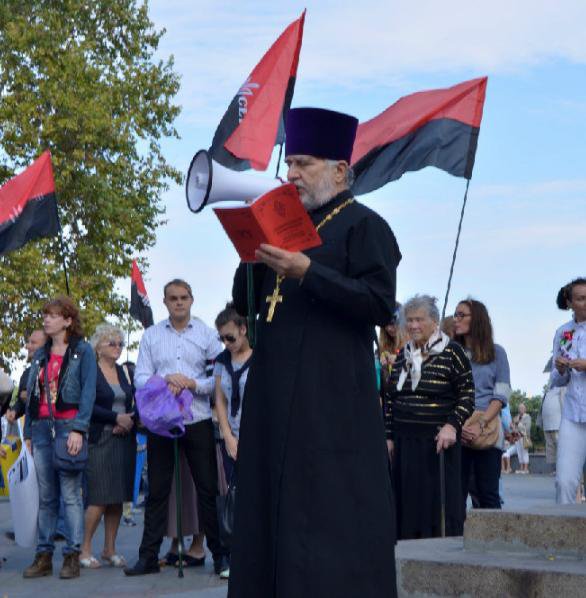 Одесский Евромайдан агитировал за «мир» с криками «смерть врагам» Одесский Евромайдан агитировал за «мир» с криками «смерть врагам»