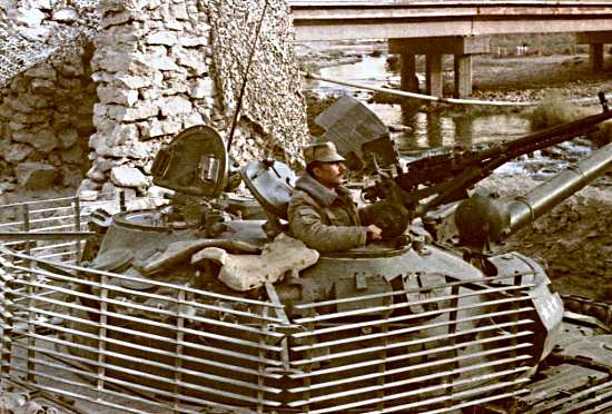 Кому война, а кому и Кому война, а кому и