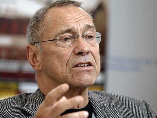 Кончаловский снимает свой фильм с выдвижения на "Оскар" из-за пагубности голливудизации России Кончаловский снимает свой фильм с выдвижения на "Оскар" из-за пагубности голливудизации России