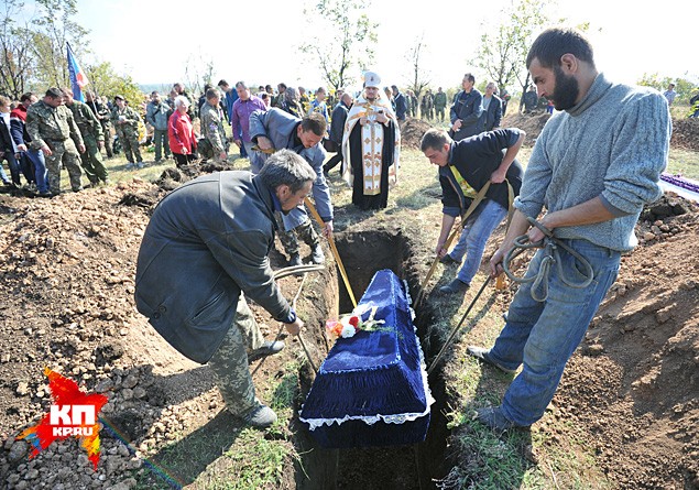Погибших ополченцев и героев Великой Отечественной перезахоронили на Саур-Могиле