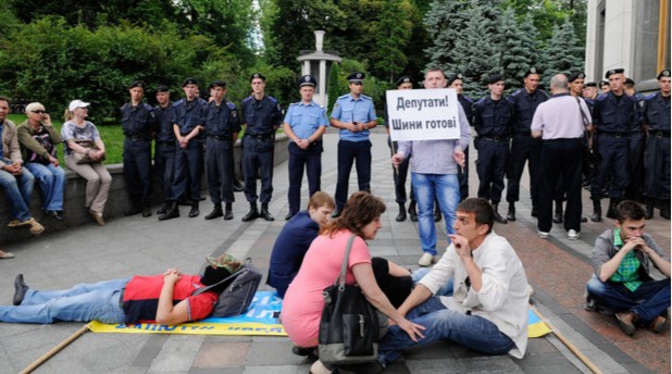 Американские СМИ: Киев узаконил рабство, чтобы расплатиться с США Американские СМИ: Киев узаконил рабство, чтобы расплатиться с США