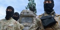 Батальон «Азов» пойдет на Киев с автоматами