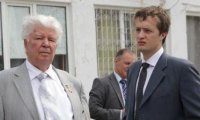 Сын Порошенко скрывается от армии у деда