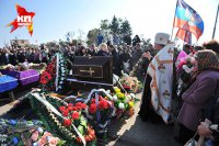 Погибших ополченцев и героев Великой Отечественной перезахоронили на Саур-Могиле