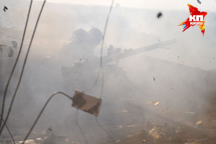 «Главное — не дать им головы поднять. Иначе весь город снарядами засыпят...» «Главное — не дать им головы поднять. Иначе весь город снарядами засыпят...»