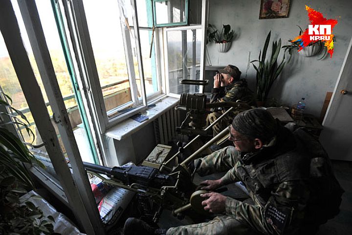 «Главное — не дать им головы поднять. Иначе весь город снарядами засыпят...» «Главное — не дать им головы поднять. Иначе весь город снарядами засыпят...»