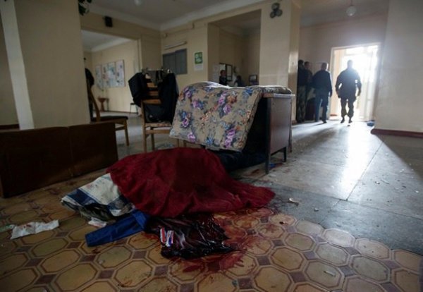 Результаты обстрела школы №57 в Донецке (18+) Результаты обстрела школы №57 в Донецке (18+)