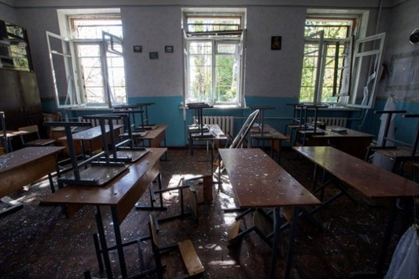 Результаты обстрела школы №57 в Донецке (18+) Результаты обстрела школы №57 в Донецке (18+)