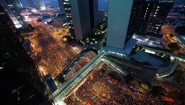 Противники Occupy Central разогнали активистов на площади в Гонконге Противники Occupy Central разогнали активистов на площади в Гонконге