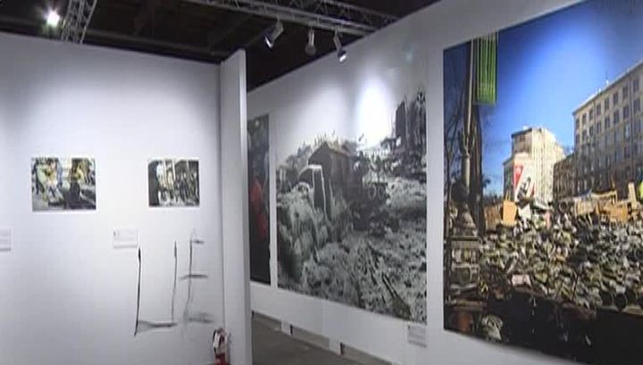 В Нью-Йорке неизвестные разгромили выставку о событиях на Украине В Нью-Йорке неизвестные разгромили выставку о событиях на Украине