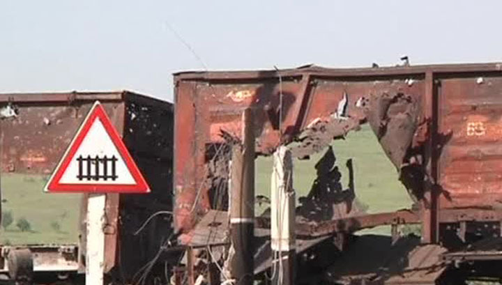 В Луганской области подорвали железную дорогу В Луганской области подорвали железную дорогу