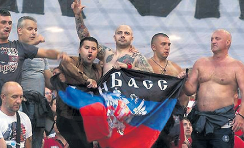 Белградских гомосеков провели по городу, как пленных фашистов Белградских гомосеков провели по городу, как пленных фашистов