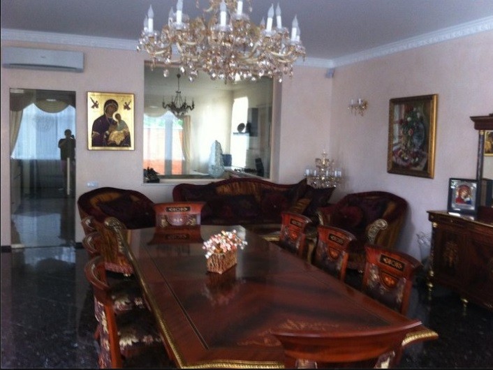 У нового замгенпрокурора Украины дача оказалась больше, чем «Межигорье» Виктора Януковича У нового замгенпрокурора Украины дача оказалась больше, чем «Межигорье» Виктора Януковича