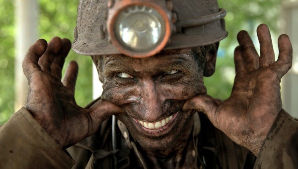 ДНР взяла шахты под временное управление и хочет продавать уголь в РФ ДНР взяла шахты под временное управление и хочет продавать уголь в РФ