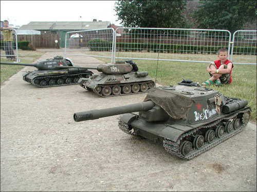 Русские танки.... повсюду Русские танки.... повсюду