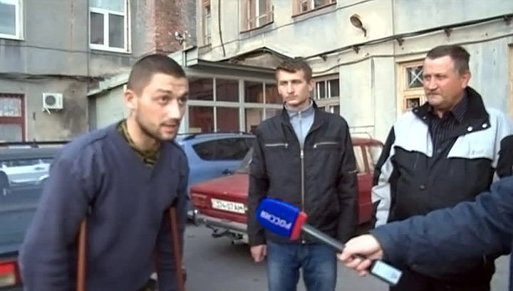 Ополченцы отдают пленных без обмена на своих бойцов Ополченцы отдают пленных без обмена на своих бойцов