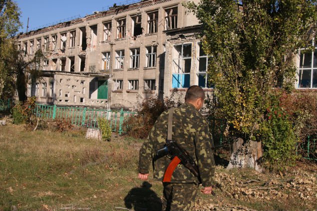 Взрывное перемирие в Донбассе: спецкоры «КП» вывезли из-под огня женщину с 9-летним сыном Взрывное перемирие в Донбассе: спецкоры «КП» вывезли из-под огня женщину с 9-летним сыном