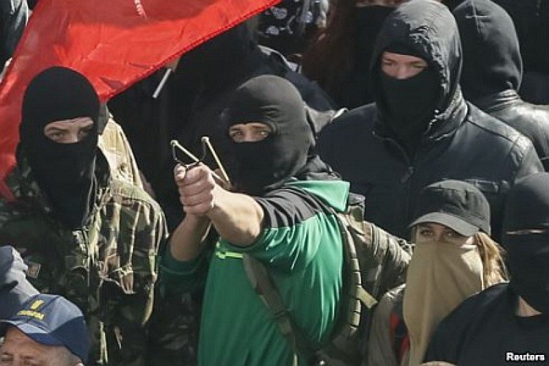 Милиционер с рогаткой – страшная сила Милиционер с рогаткой – страшная сила