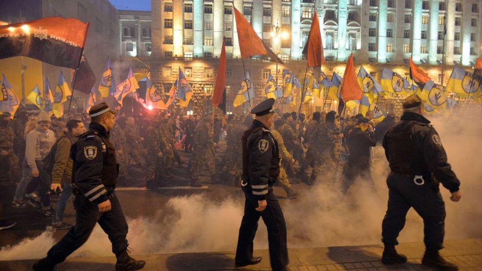 Bild: Пугающий марш неонацистов на Украине Bild: Пугающий марш неонацистов на Украине