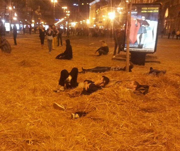 "Культурные" будни Уркаины: С голой жопой, но в вышиванке (18+) "Культурные" будни Уркаины: С голой жопой, но в вышиванке (18+)