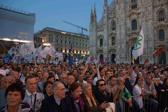 Жители Милана поддержали Россию и Донбасс. (Фоторепортаж) Жители Милана поддержали Россию и Донбасс. (Фоторепортаж)