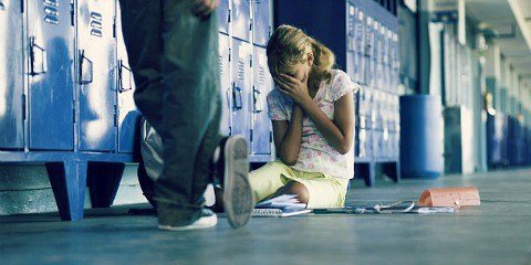 Русскоязычной девочке могут сказать: а ты, как Анна Каренина, бросься под поезд Русскоязычной девочке могут сказать: а ты, как Анна Каренина, бросься под поезд